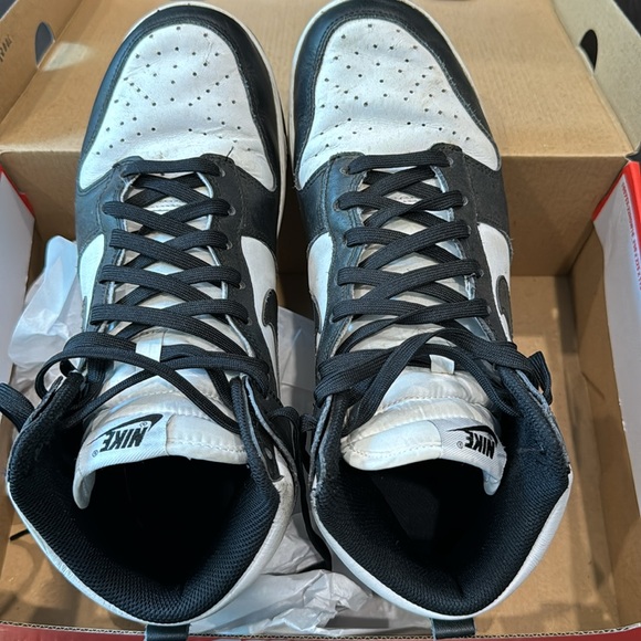 NIKE DUNK HI RETRO size 8.5 men’s/ 10 women - Picture 2 of 6